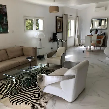 Vakantiehuis Charmante De Style Moderne *